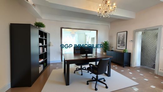 Κτίριο σε L'Isle-Jourdain, Gers