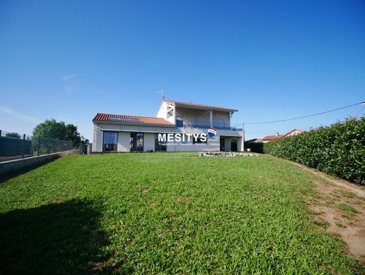 Luxus-Haus in Beauzac, Haute-Loire