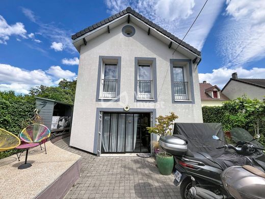 Luxury home in Rueil-Malmaison, Hauts-de-Seine