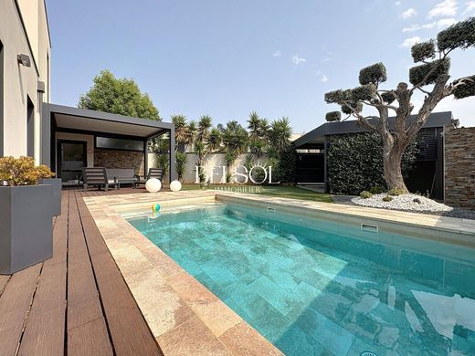 Luxus-Haus in Perpignan, Pyrénées-Orientales
