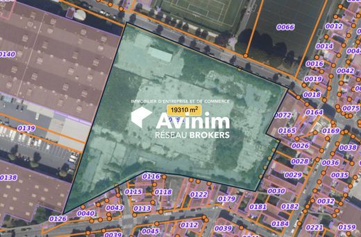 Land in La Courneuve, Seine-Saint-Denis