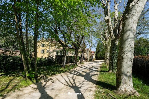 豪宅  Saint-Genis-Laval, Rhône