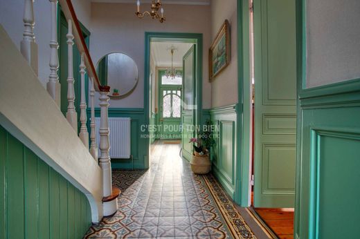 Luxury home in Dunkirk, North