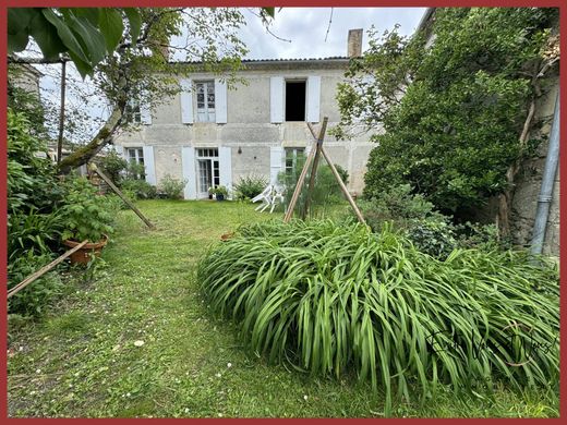 Luxus-Haus in Noaillan, Gironde