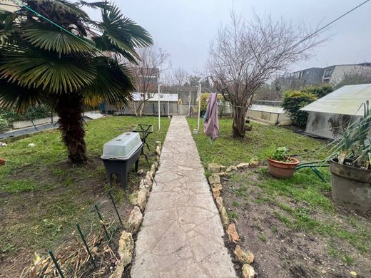 Luxury home in Houilles, Yvelines
