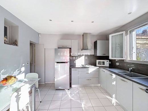 Luxury home in Joinville-le-Pont, Val-de-Marne