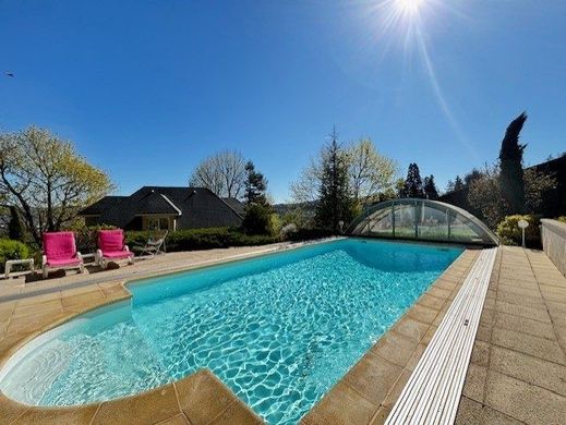Luksusowy dom w Saint-Genest-Lerpt, Loire