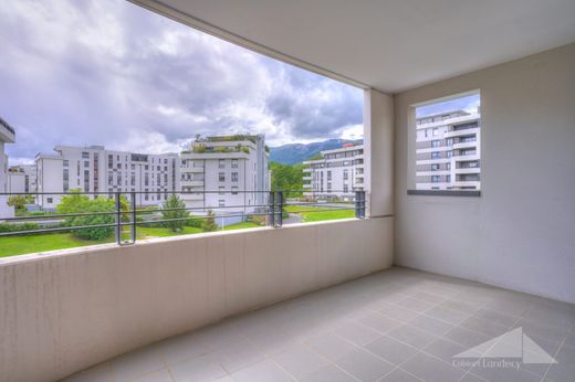 Apartment in Saint-Genis-Pouilly, Ain
