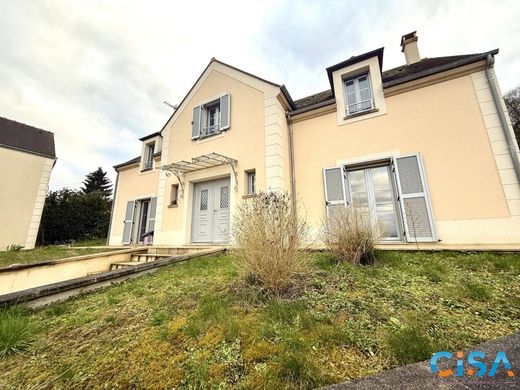 Luxury home in Ronquerolles, Val d'Oise