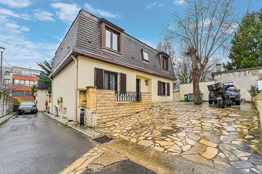 Luxury home in Bonneuil-sur-Marne, Val-de-Marne