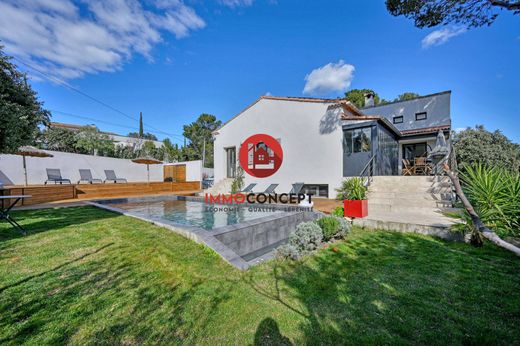 Luxury home in Villeneuve-lès-Avignon, Gard