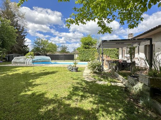Luxury home in Saint-Jean-d'Illac, Gironde