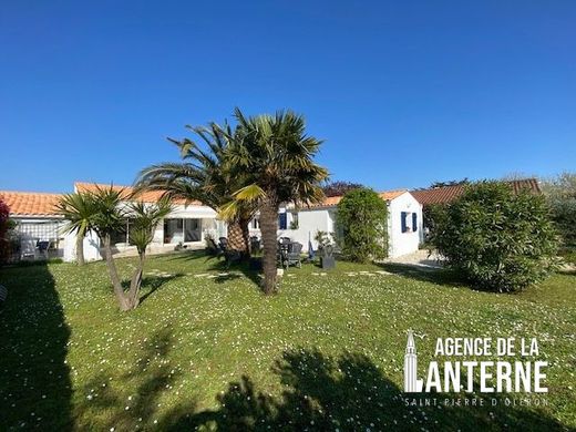 Luxury home in Saint-Pierre-d'Oléron, Charente-Maritime