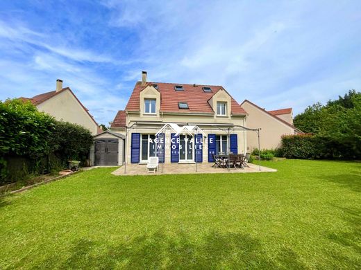 Luxury home in Saint-Pierre-du-Perray, Essonne