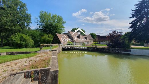 Casa di lusso a Azay-le-Ferron, Indre