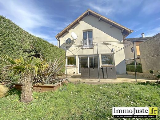 Luxury home in Les Essarts-le-Roi, Yvelines