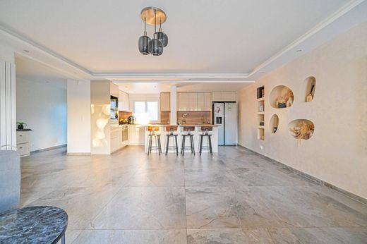 Luxury home in Bonneuil-sur-Marne, Val-de-Marne