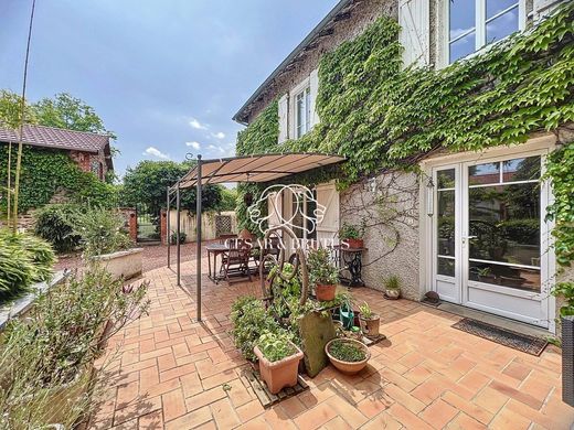 Luxus-Haus in Cordelle, Loire