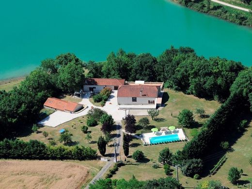 Luxury home in Laroque-Timbaut, Lot-et-Garonne