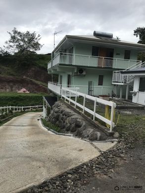 Residential complexes in Arue, Îles du Vent