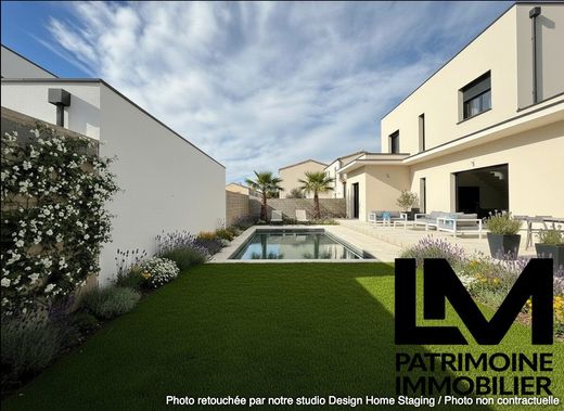 豪宅  Bessan, Hérault