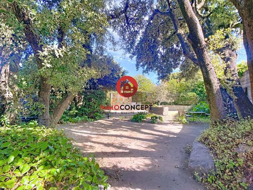 منزل ﻓﻲ Les Angles (Gard), Gard