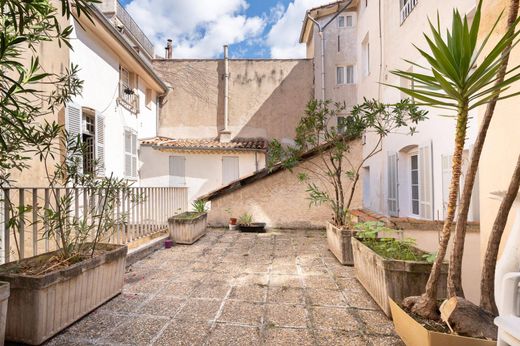 Apartment / Etagenwohnung in Aix-en-Provence, Bouches-du-Rhône