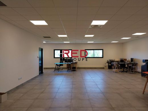 Office in Bouc-Bel-Air, Bouches-du-Rhône