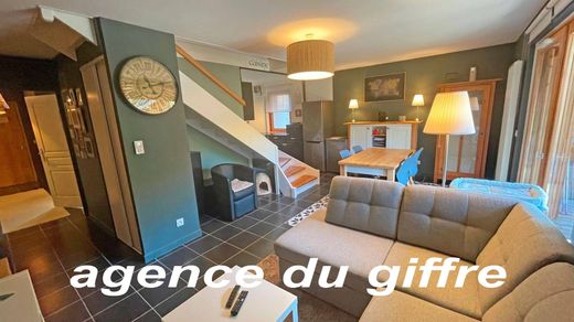 Apartment / Etagenwohnung in Samoëns, Haute-Savoie