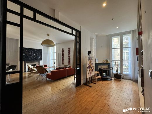 Apartment / Etagenwohnung in Bordeaux, Gironde