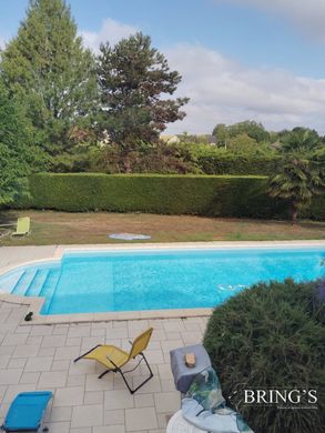 Luxus-Haus in Plaimpied-Givaudins, Cher