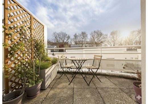 Διαμέρισμα σε Suresnes, Hauts-de-Seine