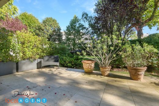 Le Plessis-Robinson, Hauts-de-Seineのアパートメント