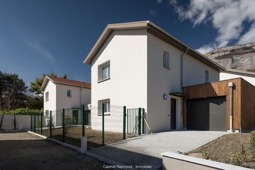 Luxe woning in Biviers, Isère