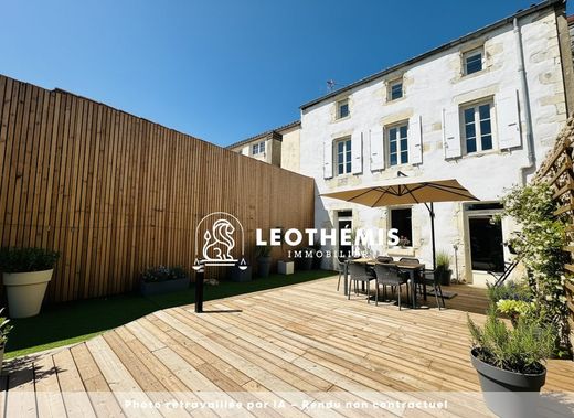 Casa di lusso a Marennes, Charente-Maritime