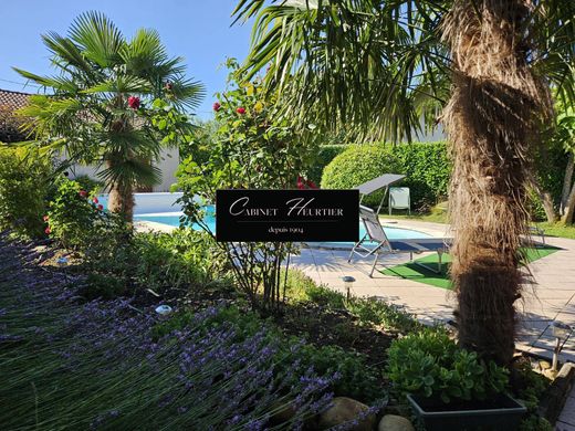 Luxus-Haus in Voiron, Isère