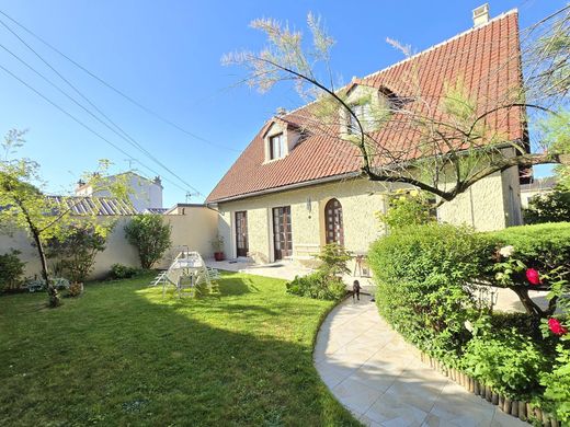 Luxus-Haus in Les Lilas, Seine-Saint-Denis