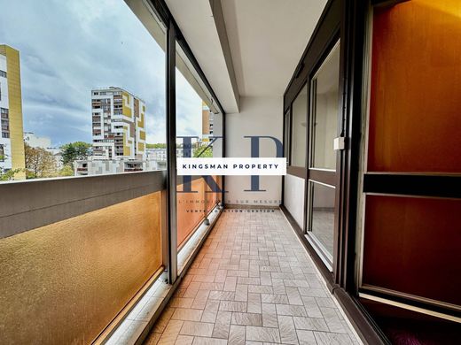 아파트 / Belleville, Père-Lachaise, Ménilmontant, Paris