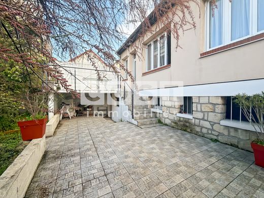 Luxury home in Bois-Colombes, Hauts-de-Seine