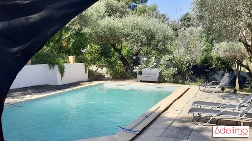 Saint-Gilles, Gardの高級住宅