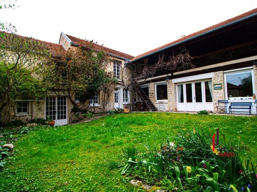 Luxe woning in Éragny, Val d'Oise
