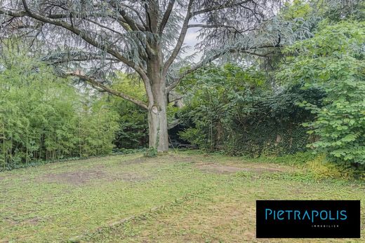 Land in Lyon, Rhône