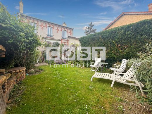 Casa de lujo en Bois-Colombes, Altos de Sena