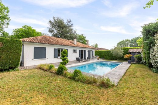 Luxury home in Camblanes, Gironde