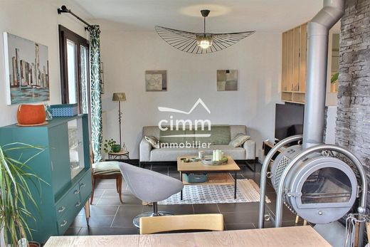 منزل ﻓﻲ Ayse, Haute-Savoie