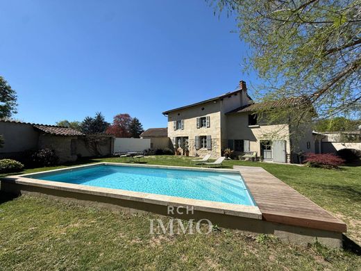 Casa di lusso a Oytier-Saint-Oblas, Isère
