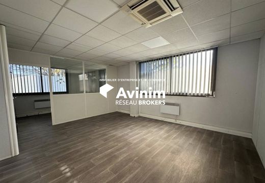 Bureau à Le Mesnil-Amelot, Seine-et-Marne