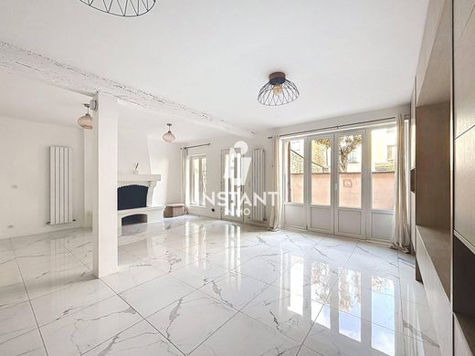 Элитный дом, Charenton-le-Pont, Val-de-Marne