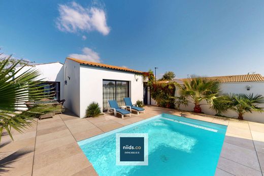 Casa di lusso a Périgny, Charente-Maritime