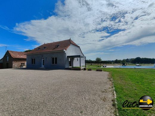 Luxus-Haus in La Chapelle-Saint-Sauveur, Saône-et-Loire